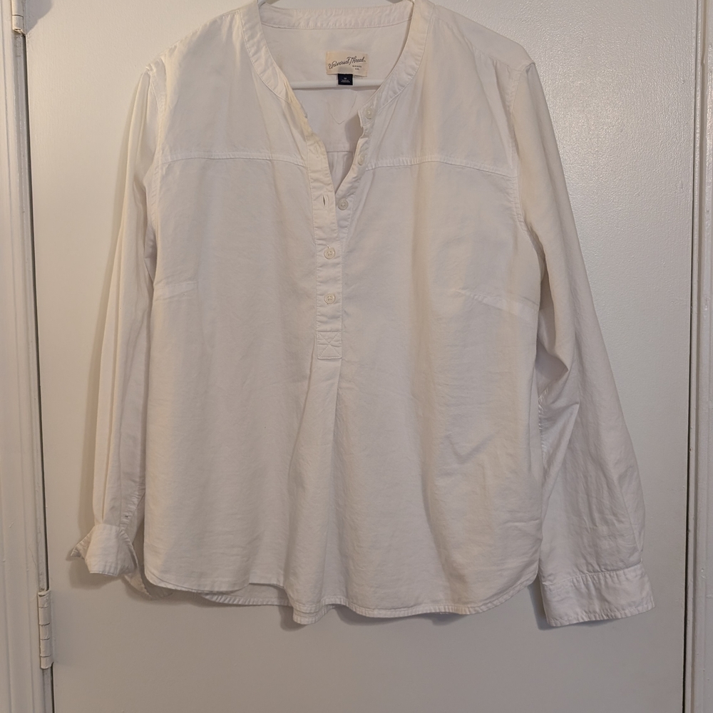 Universal Thread White Casual Button Down Shirt